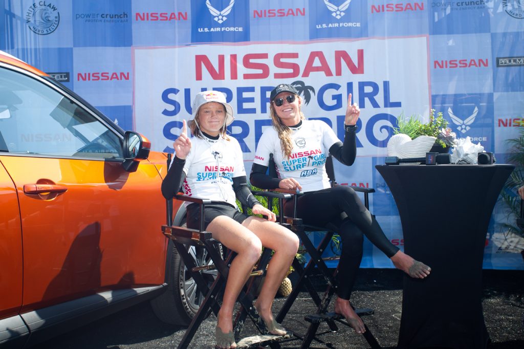 レイキー・ピーターソンとケイトリン・シマーズが日産スーパーガール