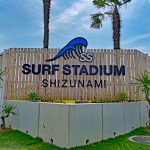 今月オープンした静岡県牧之原市の人工サーフィン施設「静波サーフスタジアム」当面の間、自主休業