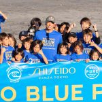 五十嵐カノアが東京五輪会場の千葉県一宮町釣ケ崎海岸で、子どもたちとビーチクリーンに参加