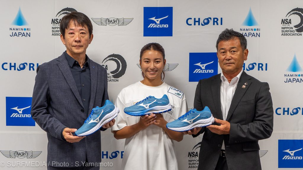 ミズノ株式会社が、日本サーフィン連盟とNAMINORI JAPANシューズ