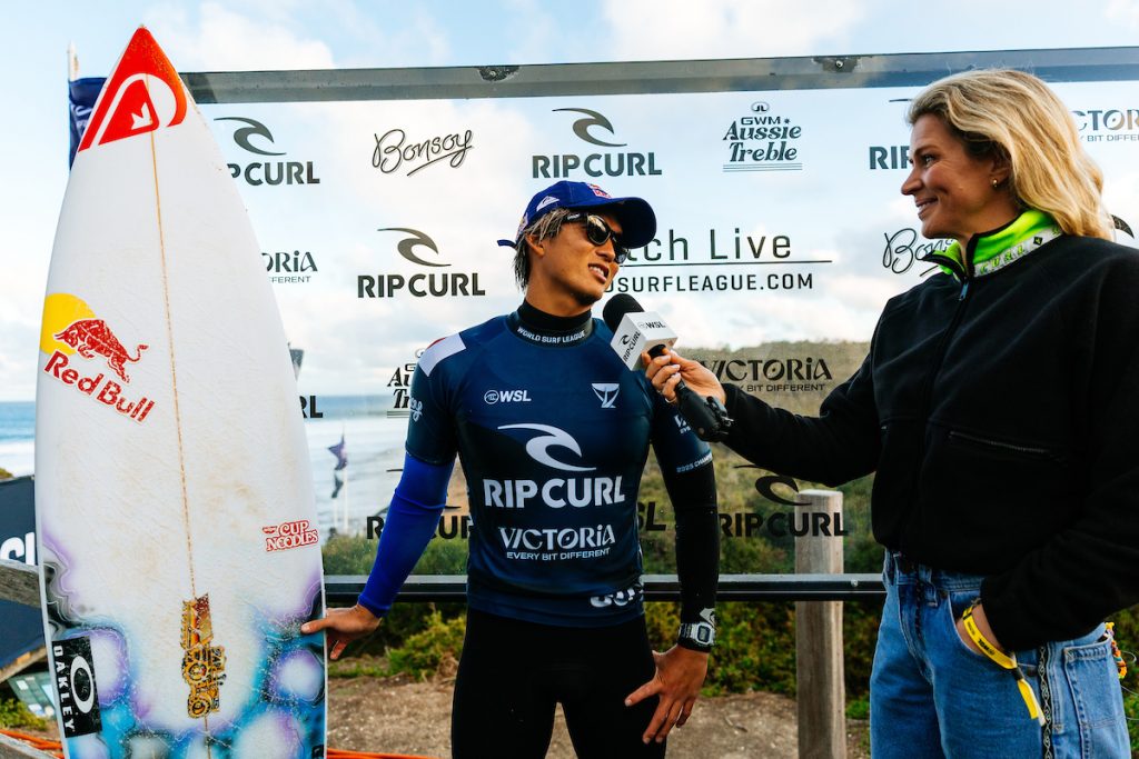 五十嵐カノアがセミファイナル進出を決める。女子ベスト4が決定