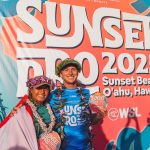 サンセットの大波を制し、タヒチの15歳、キアラ・グールドとローカルのフィン・マクギルがQS2000「HTAサンセットプロ」で優勝