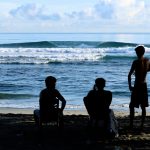 WSLクオリファイ・シリーズ(QS)2000およびプロジュニアの「マノクワリ・プロ」が、西パプアのアンバンビーチでキックオフ。